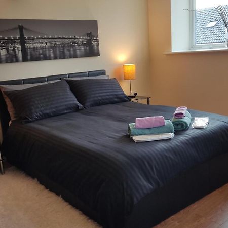 Ferienwohnung Modern 1-Bed Flat In Wigan Exterior foto
