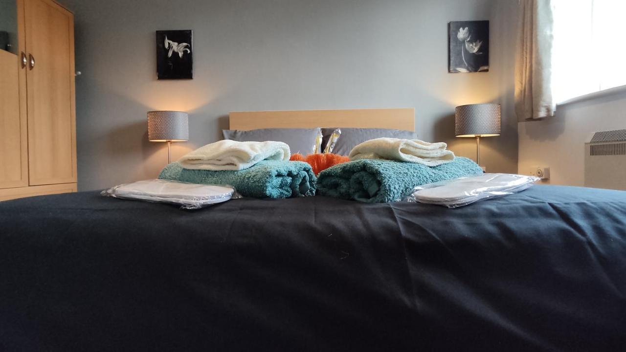 Ferienwohnung Modern 1-Bed Flat In Wigan Exterior foto